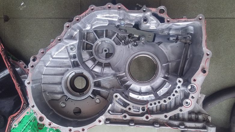 Vỏ giữa hộp số tự động Mazda CX5